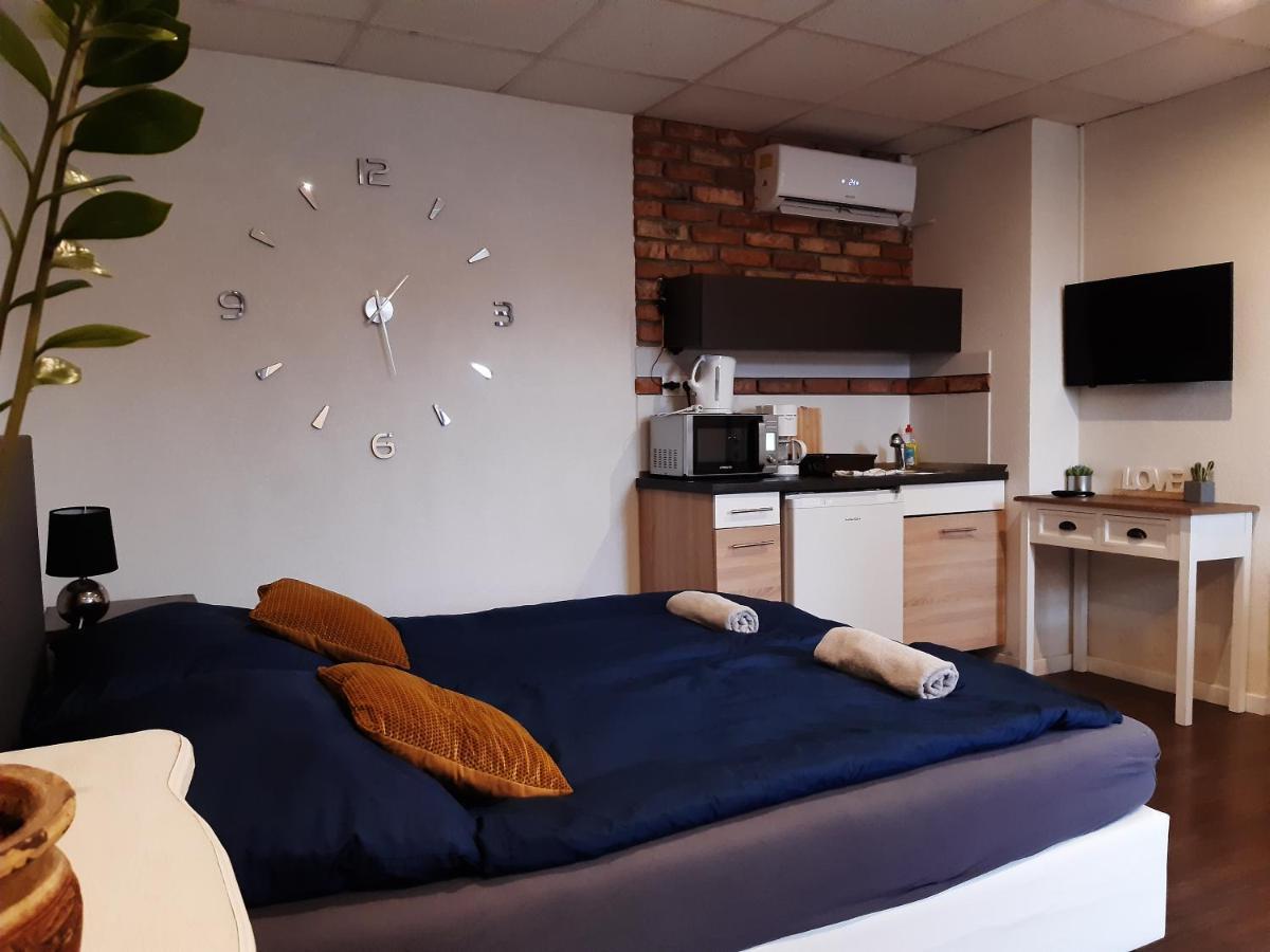 Ady Apartman Tata Eksteriør billede