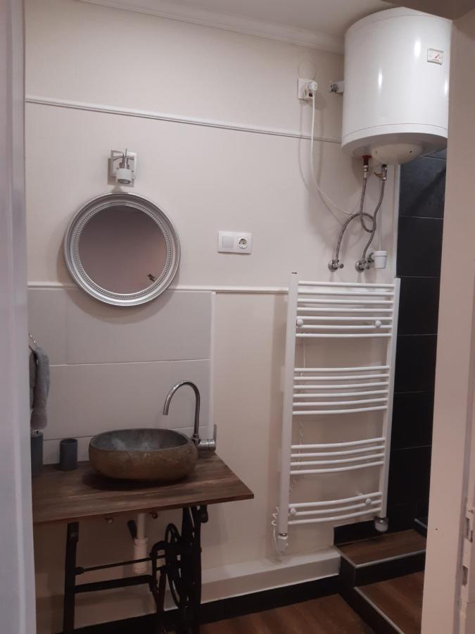 Ady Apartman Tata Eksteriør billede
