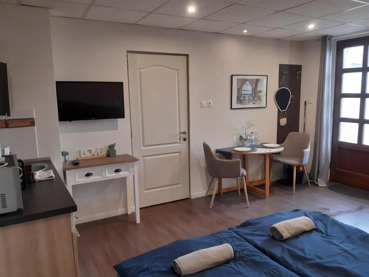Ady Apartman Tata Eksteriør billede