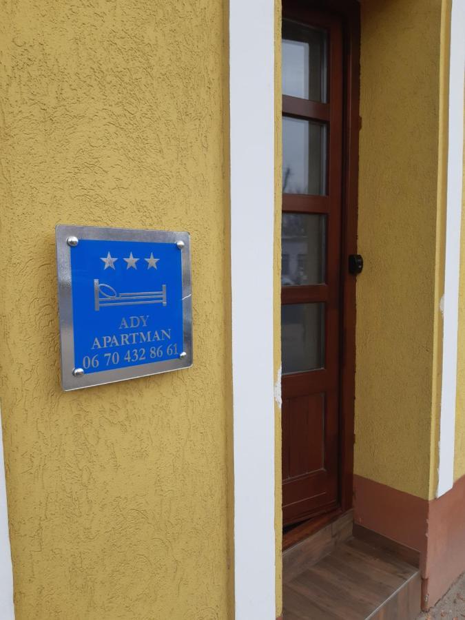 Ady Apartman Tata Eksteriør billede
